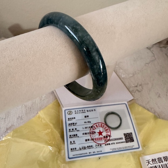 💯% Icy Jade Bangle Bracelet - Picture 4 of 10